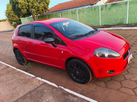 FIAT PUNTO 1.4 ATTRACTIVE 8V FLEX 4P MANUAL FIAT PUNTO 1.4 ATTRACTIVE 8V FLEX 4P MANUAL